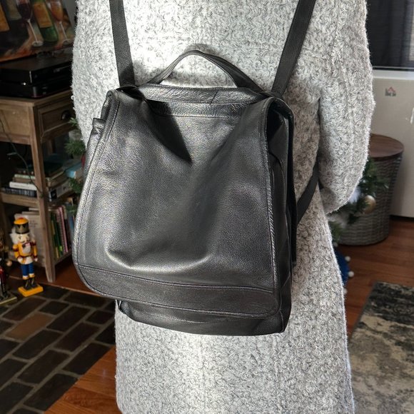 Genuine Leather Backpack/Cross Body Purse Bag - Picture 3 of 7